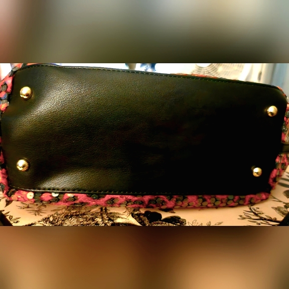 NWT NINE WEST Black and Pink Sequin Cheetah Ava handbag - Picture 4 of 13